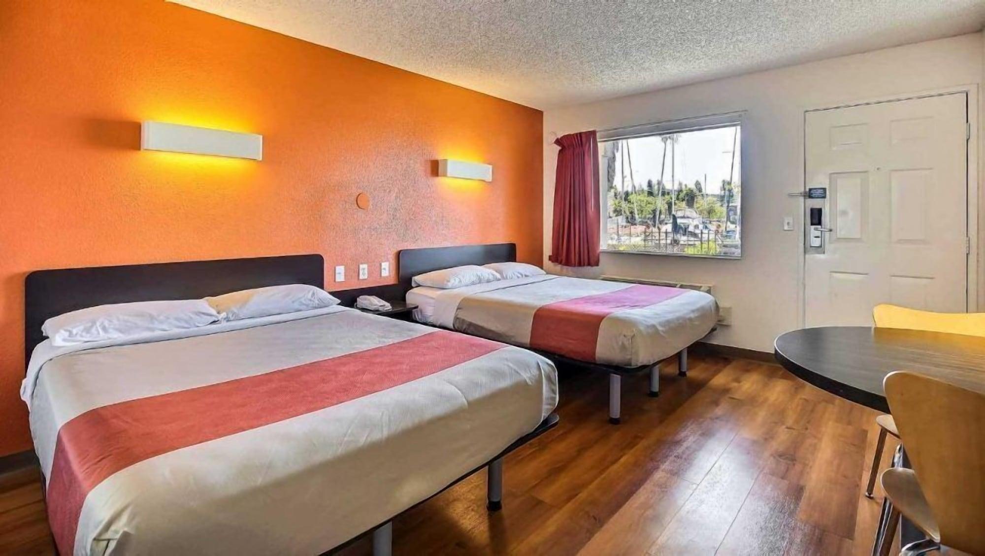 Motel 6-Oakland, Ca - Embarcadero Екстериор снимка