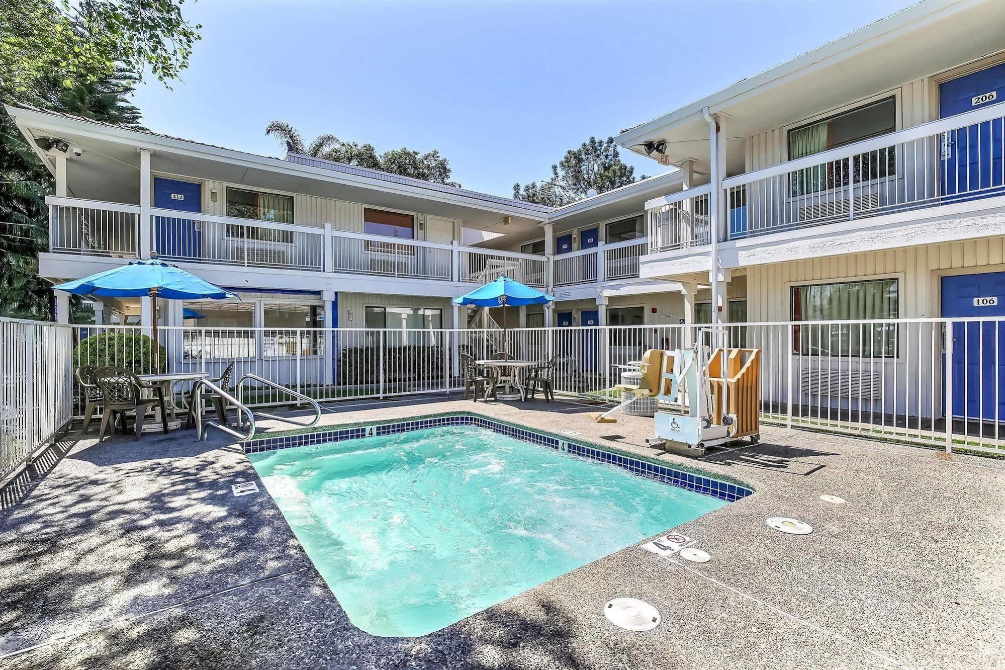 Motel 6-Oakland, Ca - Embarcadero Екстериор снимка